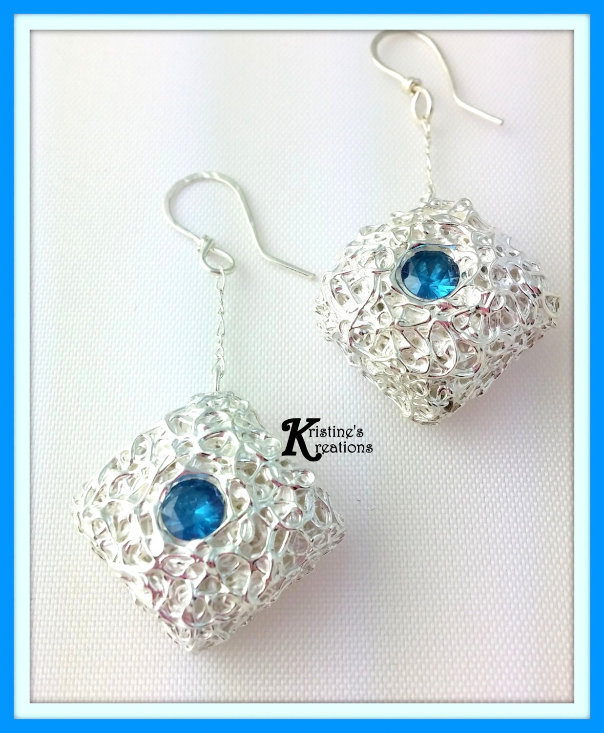 Diamant Fancy Feine Silber Metall Ton Spritze Hohl Ohrringe Mit Blauen Zirkon Steinen von DivaKreations