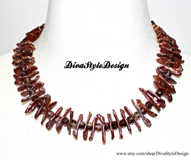 Bronzefarbene Süßwasserstäbchen Perlenkette Mit Swarovski Kristallen; Simmering Bronze Perlen Statement Halskette von DivaStyleDesign