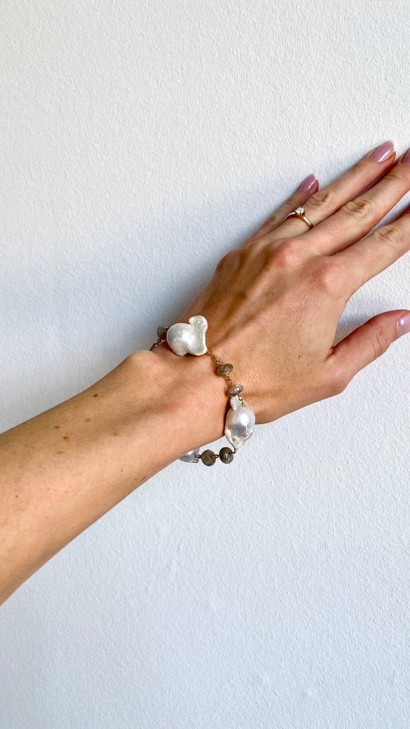 statement Armband, Großen Perlen Süßwasserperlen Armband Labradorit, Natürlichen Perlen, Große Frau Geschenk Freundin von KirelleStudio