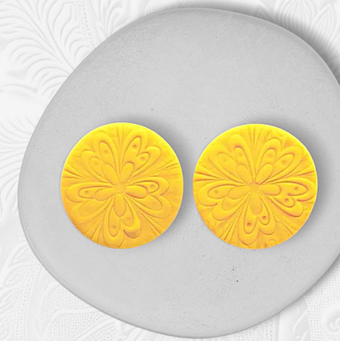 Gelbe Ohrstecker, Große Runde Ohrringe, Polymer Ton Florale Struktur, Flache Statement Geschenk Für Sie Gelbe Ohrstecker, Große Runde Ohrringe, Polymer Ton Florale Struktur, Flache Statement Geschenk Für Sie von DivasDreamsArt