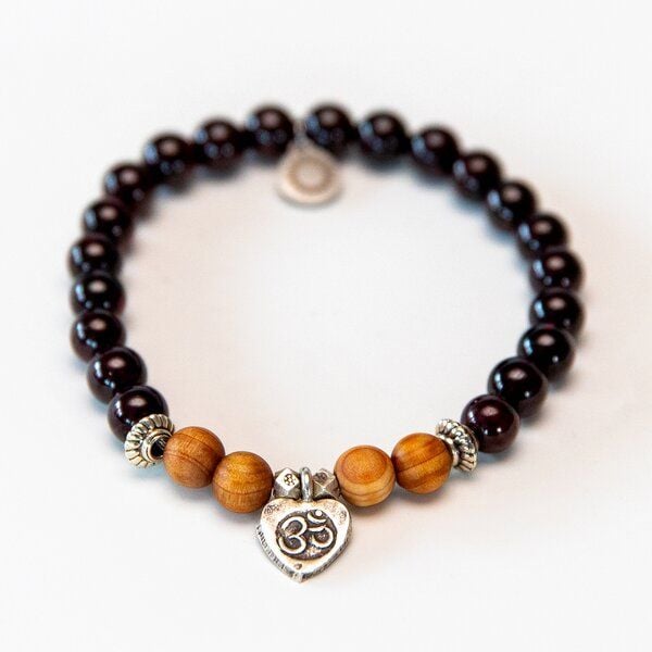 Divasya Armband "OM Love" aus echten Natursteinen & Sandelholz mit 925 Silber von Divasya