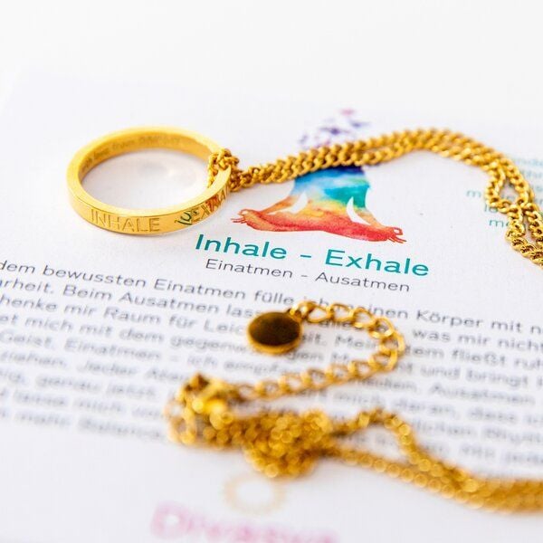 Divasya Spirituelle Kette mit Ring, vergoldet – Inhale - Exhale von Divasya