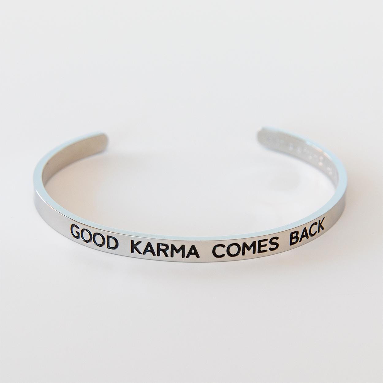Armreif Mit Gravur | Edelstahl Good Karma Comes Back Yoga Schmuck Spiritueller Geschenk Meditation von DivasyaYoga