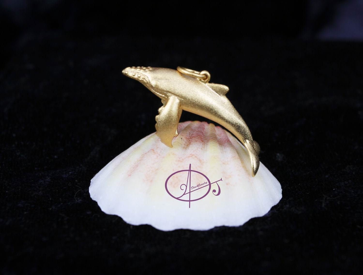 Whale Necklace 3D Humpback Gold Satin Pendant Solid 925 Sterling Silver Gp Scuba Taucher Geschenk Nautical Sealife Beach Meeresschmuck von Dive4Jewelry