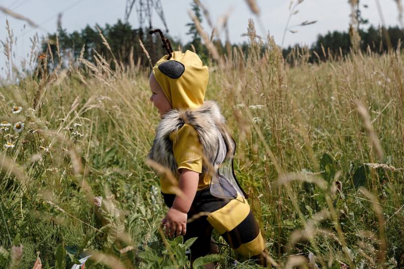 Handgefertigtes Bienenkostüm Für Kinder Jerseyweste & Flügel von Divendi