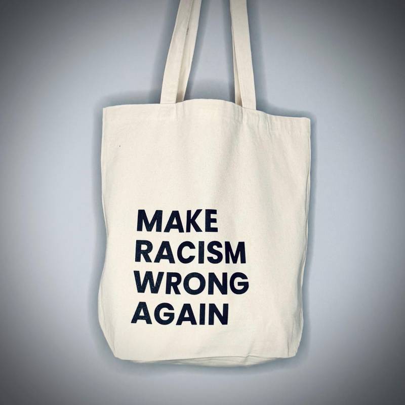 Jutebeutel „Make Racism Wrong Again" - Antirassismus Stoffbeutel Mit Bodenfalte Oeko-Tex®-Zertifiziert Statement Bag von DiversityConncets