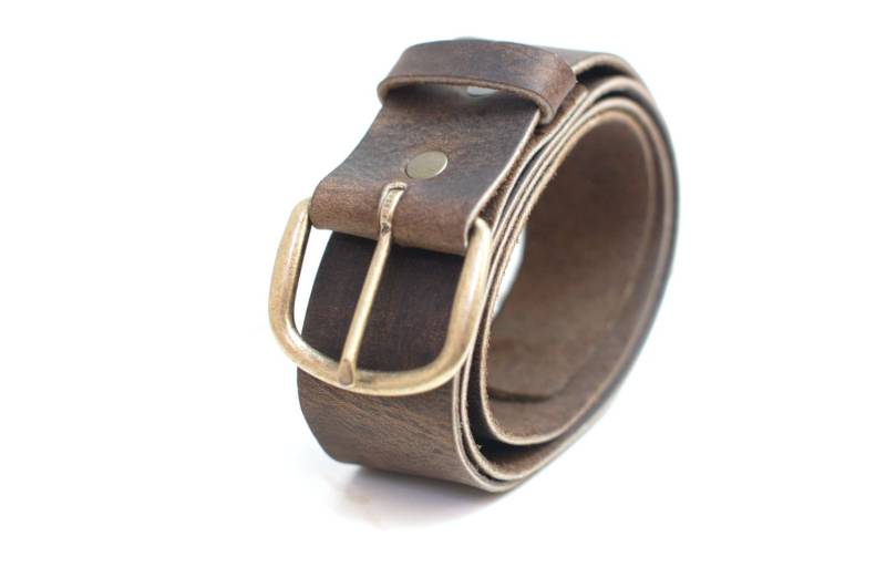 Einfache Braune Ledergürtel - Distressed Mit Messing Schnalle Schlichte Herren Gürtel von DivinaDenuevo