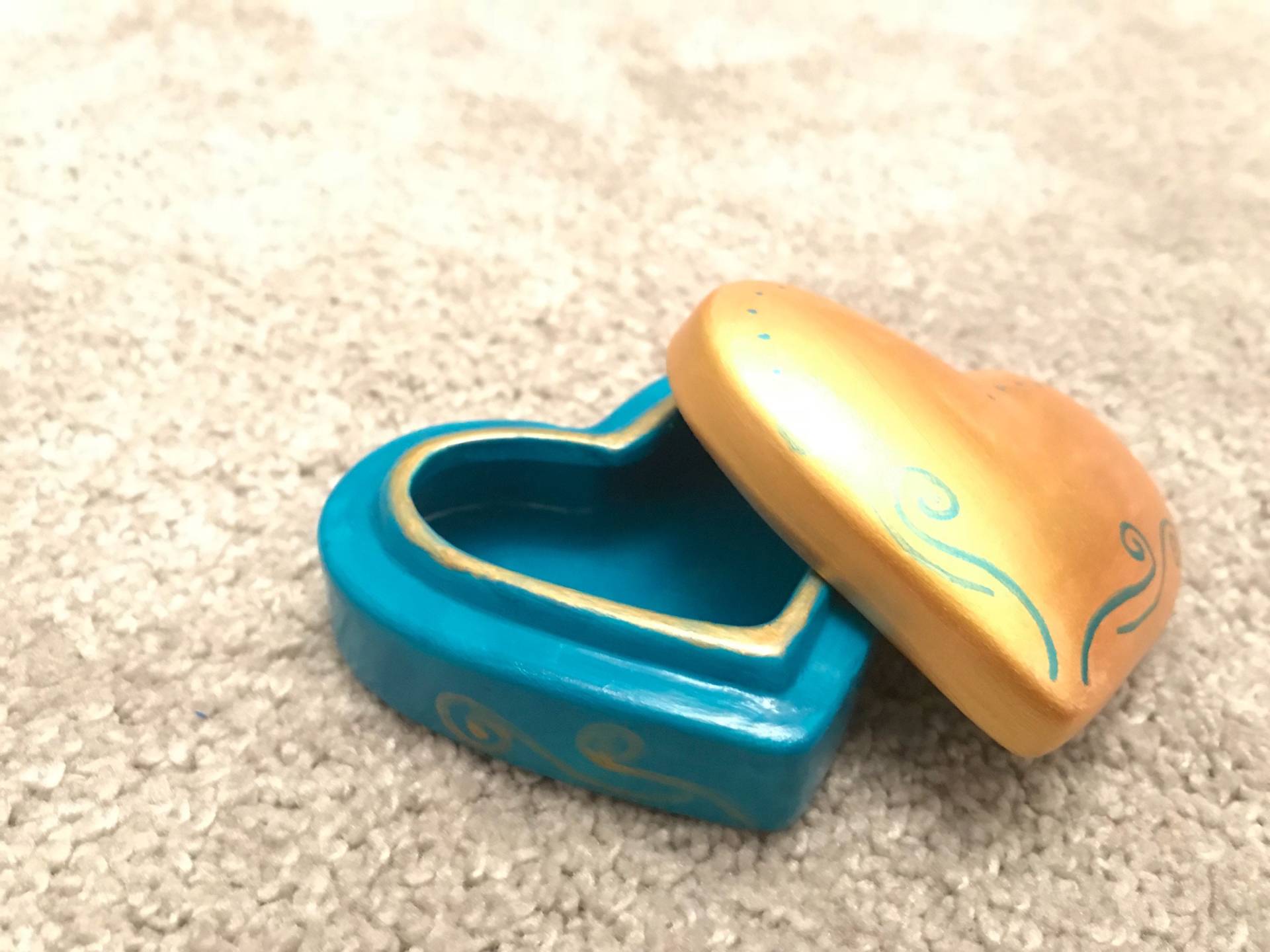 Handbemaltes Herz Schmuckstück Handbemaltes Herz Schmuckstück von DivinartyCreations