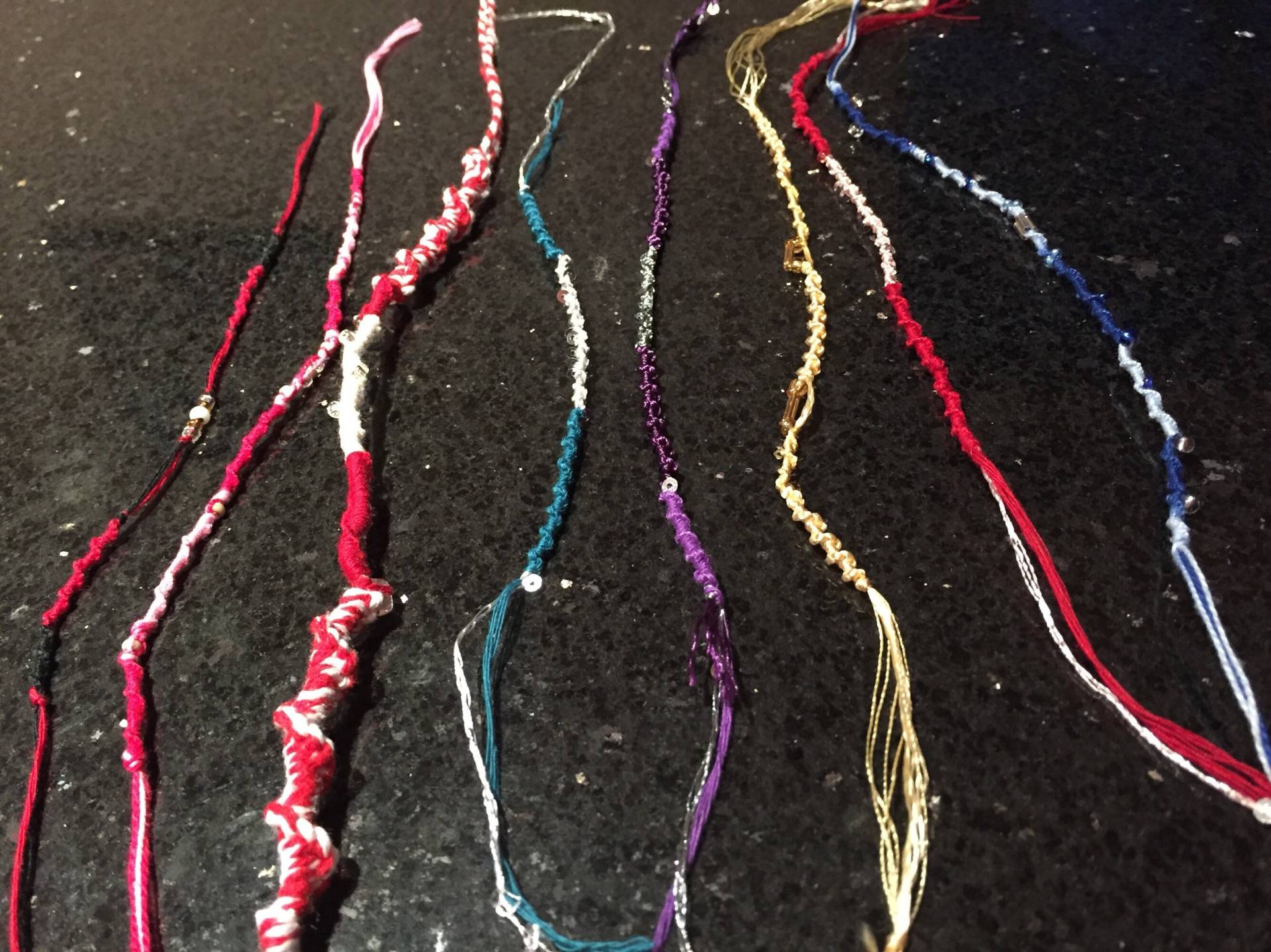 Handgemachte Rakhi Und Freundschaftsarmbänder Handgemachte Rakhi Und Freundschaftsarmbänder von DivinartyCreations