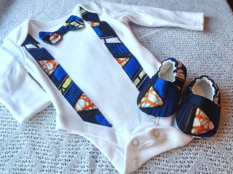 Baby Junge Ankara African Print Outfit Fliege Hosenträger Body Krippe Schuhe Booties Baby-Dusche-Geschenk von DivineChildDesigns