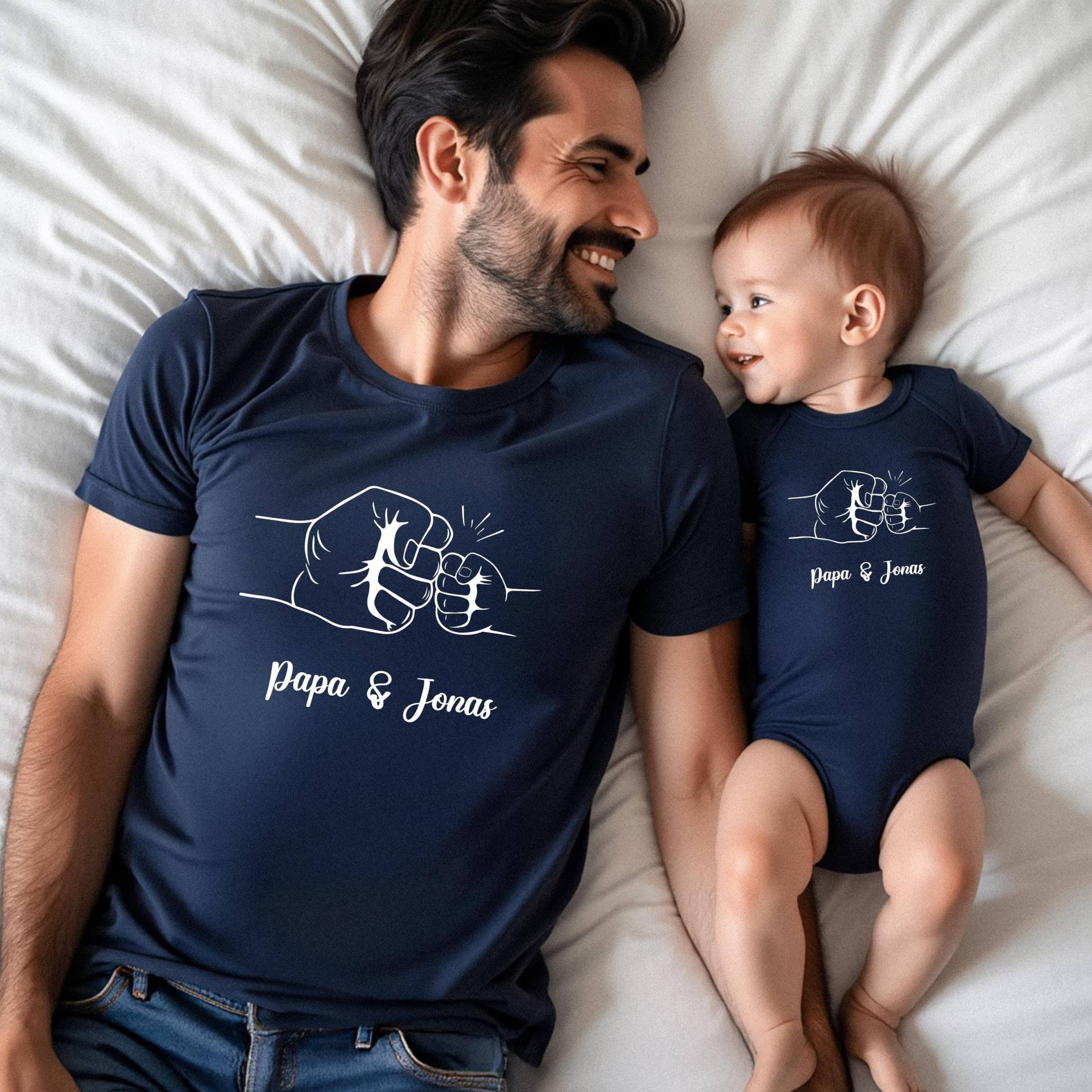 Papa Mini Baby T-Shirt, Passendes Outfit Für Und Kind , Pulli Sohn, Baby, Kleinkind, Matching Sweaters, Dad Mini, Shirt von DivineDesignsDe