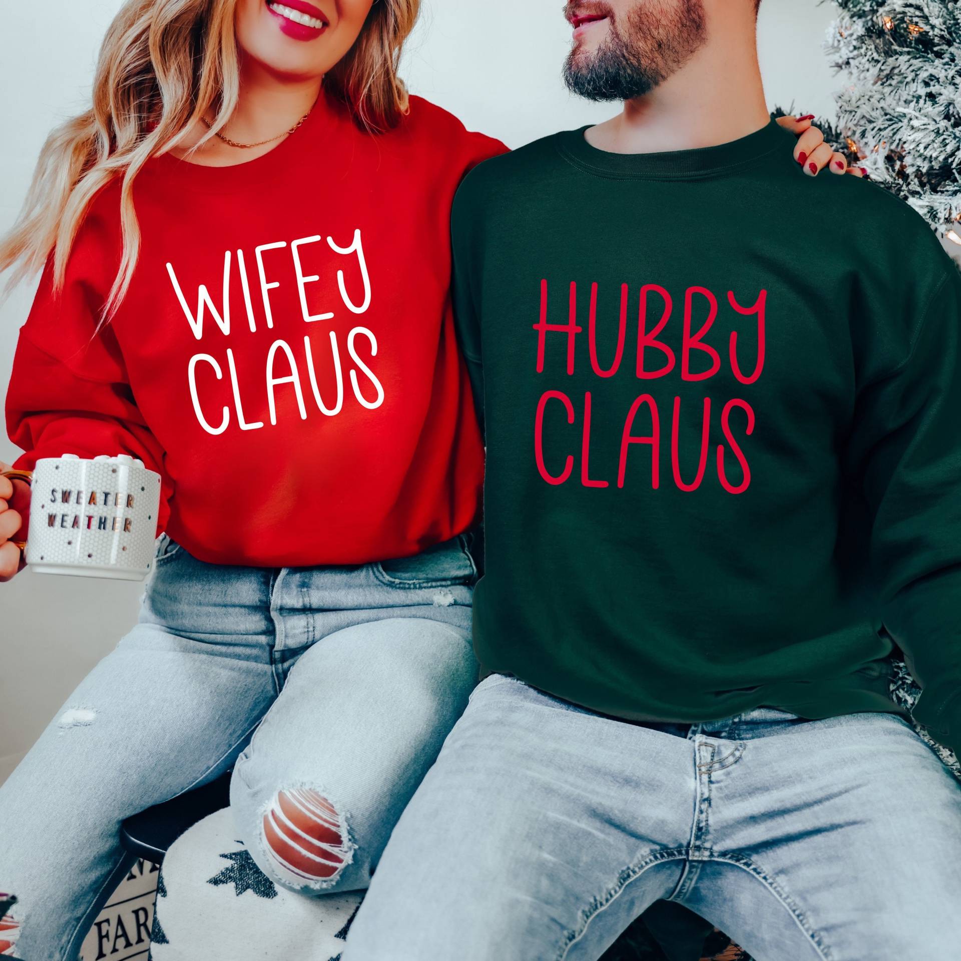 Personalisierte Weihnachts Oberteile Für Paare, Pärchen Weihnachten Outfit, Lustige Matching Outfits, Hubby Claus Wifey Clauds Personalisierte Weihnachts Oberteile Für Paare, Pärchen Weihnachten Outfit, Lustige Matching Outfits, Hubby Claus Wifey Clauds von DivineDesignsDe
