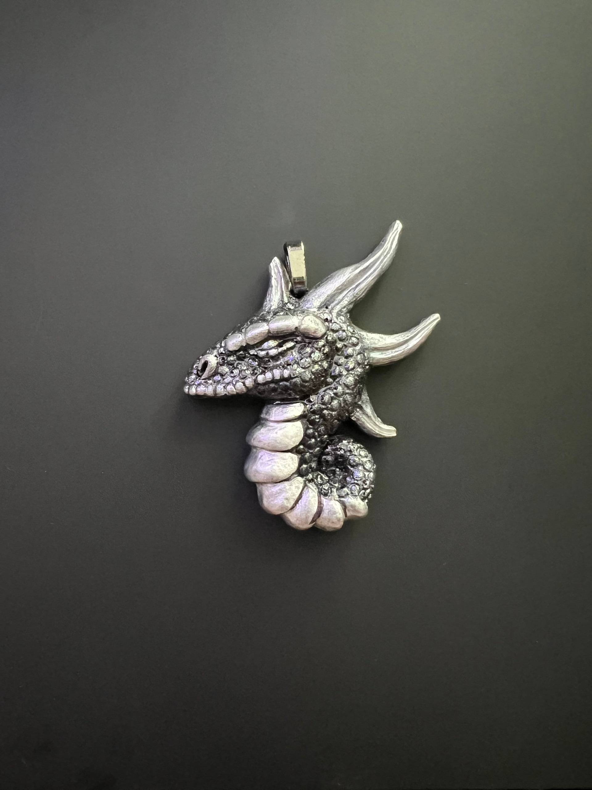 Drachen Anhänger Halskette von DivinedelphiFX