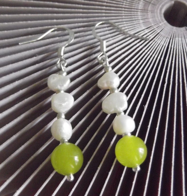 Peridot Und Süßwasserperlen Ohrringe, Edelstein Kristall Peridot Und Süßwasserperlen Ohrringe, Edelstein Kristall von DivinelyFeminineShop