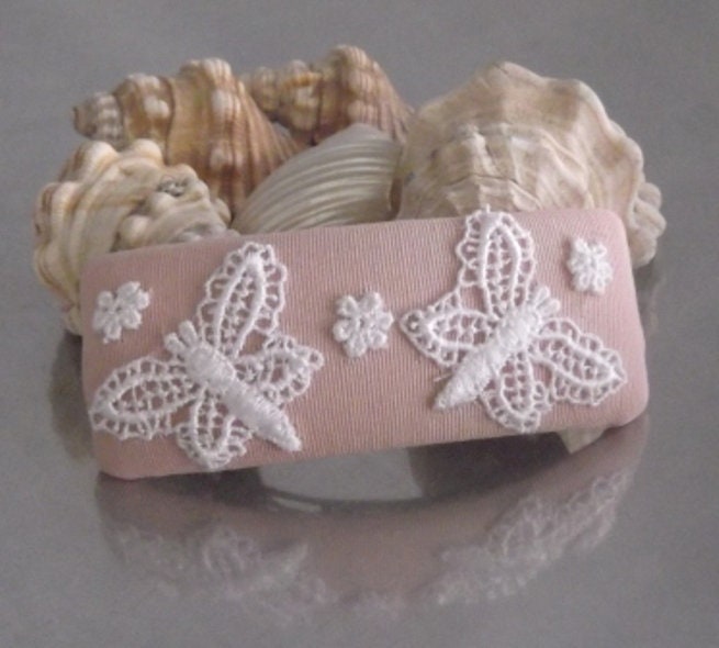 Schmetterling-Guipure-Spitze-Haar-Clip, Weiß Und Rose Rosa Farben, Von Hand Appliziert von DivinelyFeminineShop