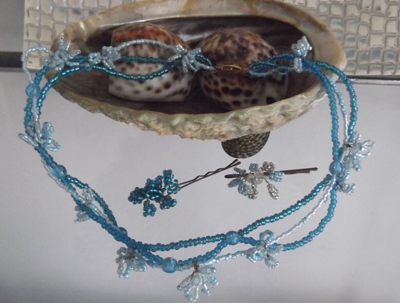 Türkis Und Aqua Perlen Gewebte Blume Halskette Haarnadel Set von DivinelyFeminineShop