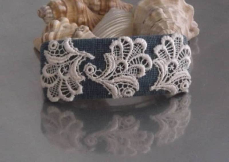 Von Hand Appliziert Guipure-Spitze-Haar-Clip, Elfenbein Und Blauen Farben von DivinelyFeminineShop