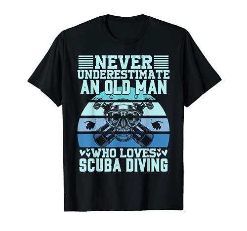 Scuba Diving Never Underestimate an Old Man Taucher T-Shirt von Diving & Tauchen Zeugs
