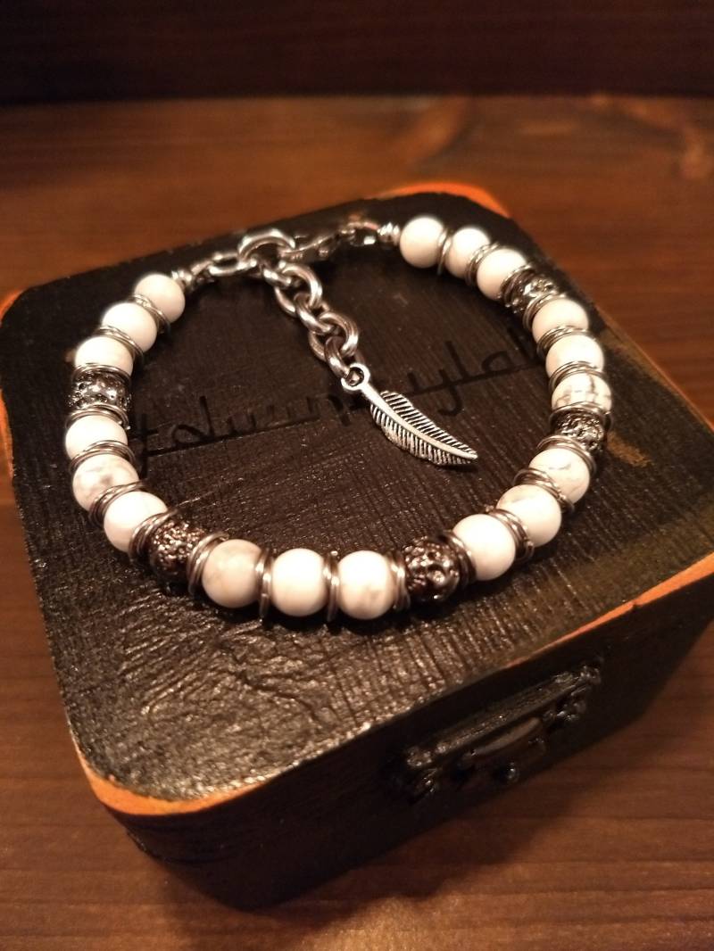 Howlith Und Hämatit-Armband von DivinityLab