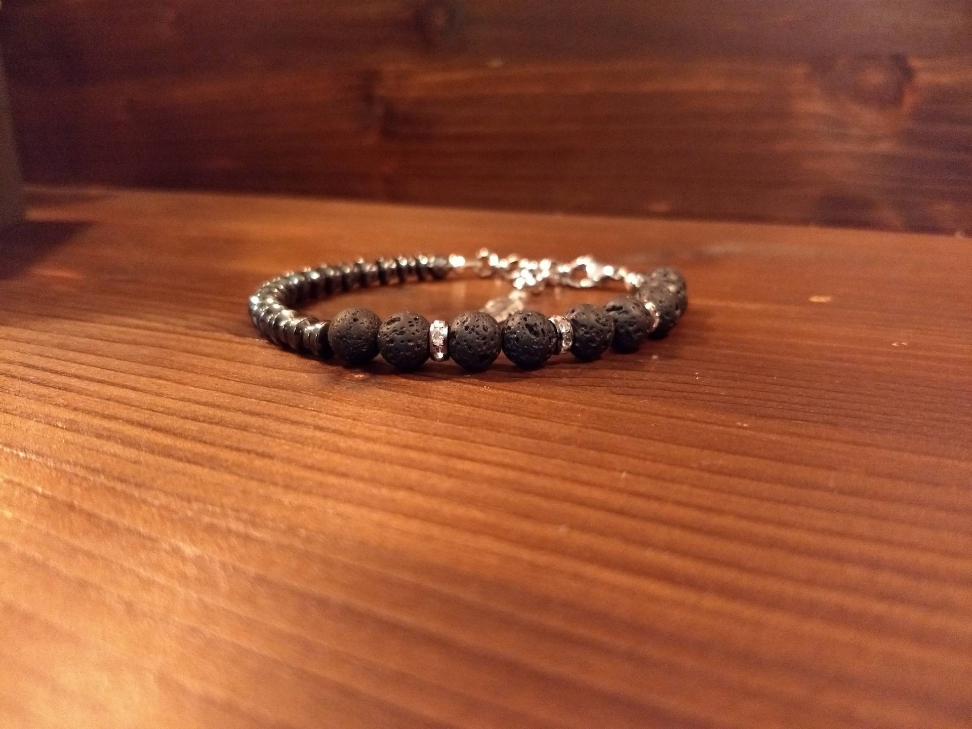 Lavagestein Und Hämatit-Armband von DivinityLab