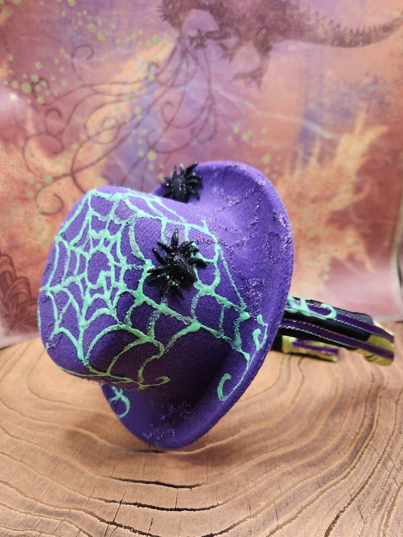 Spinnennetz | Grün Spinnennetz | Grün von DivrsUntyStdios