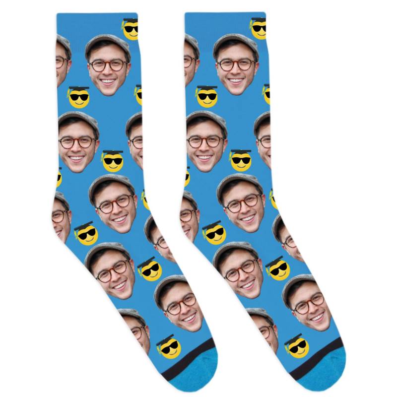 Divvyup Socken - Benutzerdefinierte Graduierung Emoji von DivvyUpSocks