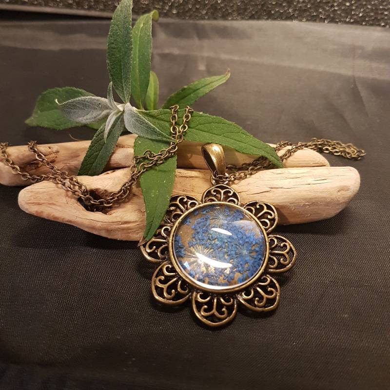 Schmuckanhänger Mit Echten Blauen Dillblüten Schmuckanhänger Mit Echten Blauen Dillblüten von DiyVersicum