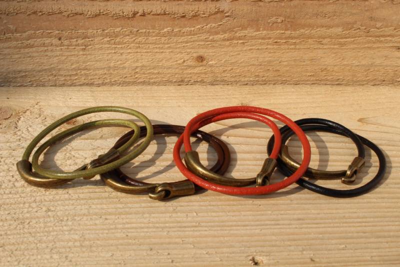 Leder Armband Doppel Wickeln Messing Ton Haken Verschluss Frauen Lederarmband 3. Jahrestag Herren Armreif Geschenk Für Ihre Muttertag Vatertag von DizzyDayDreamz