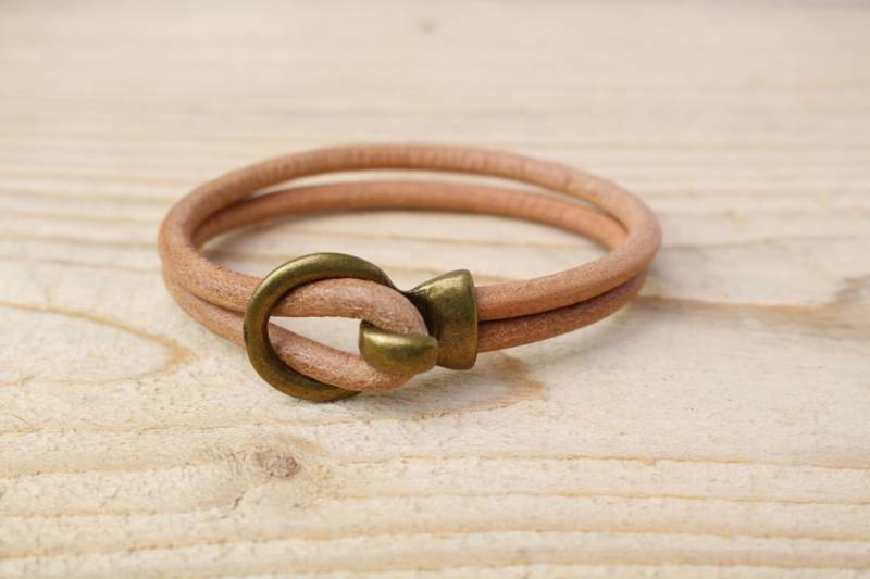 Leder Armband Natürliche Farbe Herren Frauen Unisex Messing Ton Verschluss Doppel Strang Jahrestag Freund Ehemann Vatertag von DizzyDayDreamz