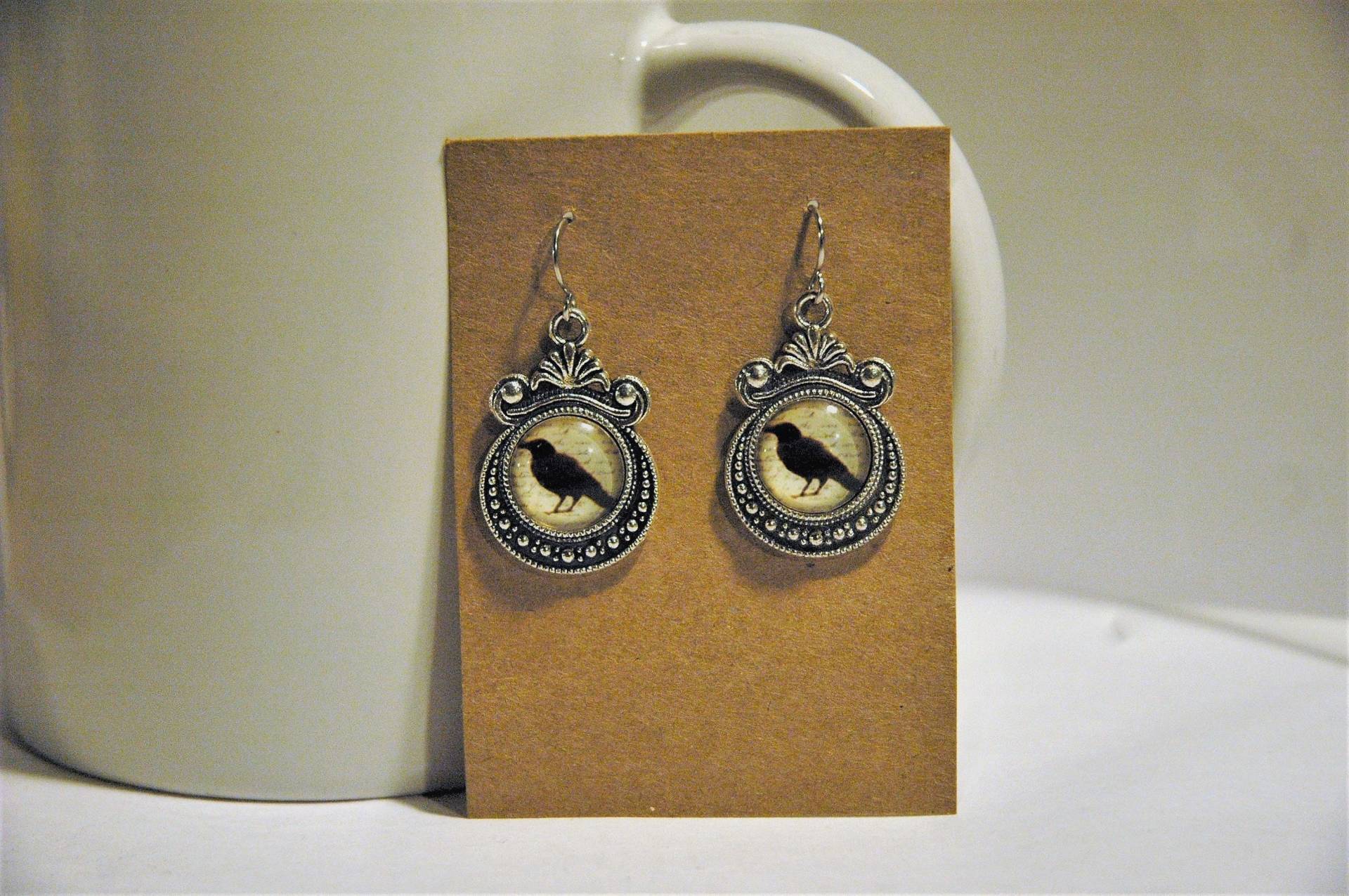 Poe Inspiriert Raven Glaskuppel Verzierte Ohrringe Mit Edelstahl Haken Poe Inspiriert Raven Glaskuppel Verzierte Ohrringe Mit Edelstahl Haken von DizzyMade