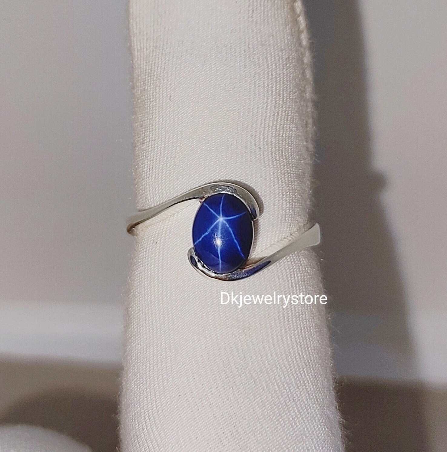 Blauer Stern Saphir Ring, Tension Set Lab Nilpferd, Hochzeitsgeschenk Für Eltern, Benutzerdefinierte Ring-Box Blauer Stern Saphir Ring, Tension Set Lab Nilpferd, Hochzeitsgeschenk Für Eltern, Benutzerdefinierte Ring-Box von Dkjewelrystore