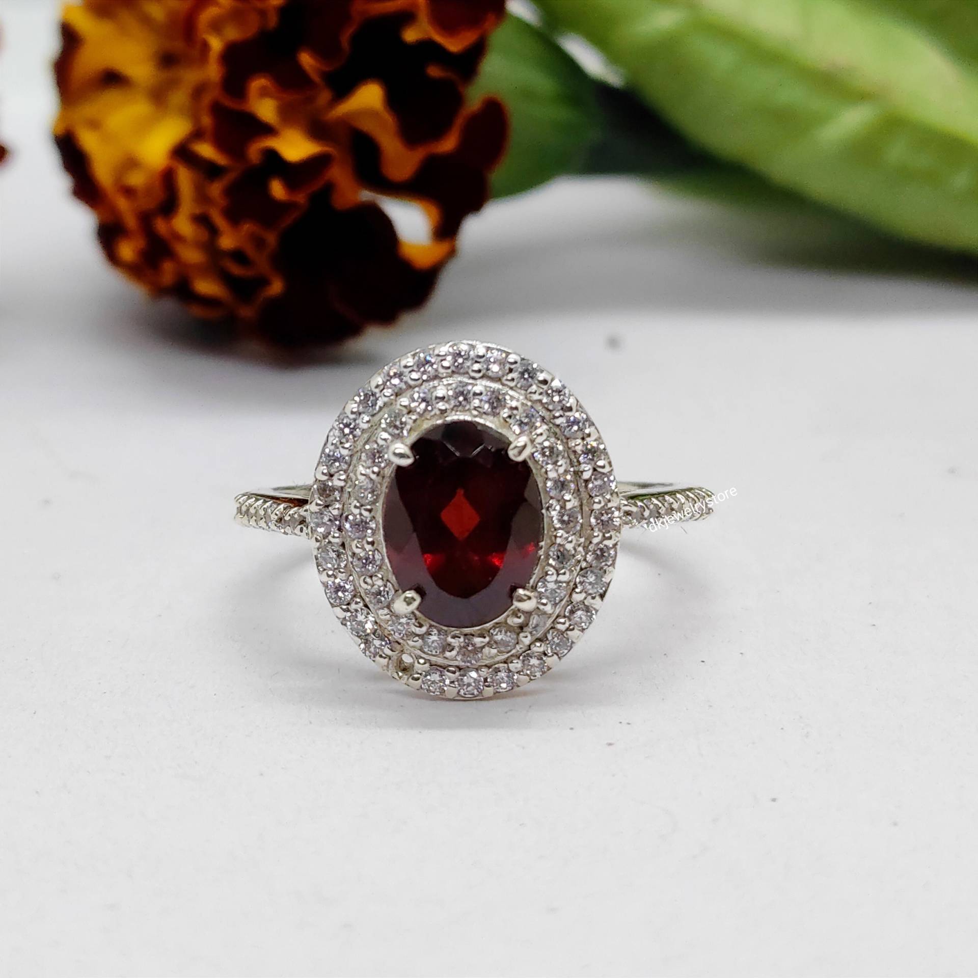 Granat Doppelter Halo Verlobungsring, Natürlicher Ring, Januar Geburtsstein, 925 Sterling Silber, Stacking Edelstein Ring Granat Doppelter Halo Verlobungsring, Natürlicher Ring, Januar Geburtsstein, 925 Sterling Silber, Stacking Edelstein Ring von Dkjewelrystore