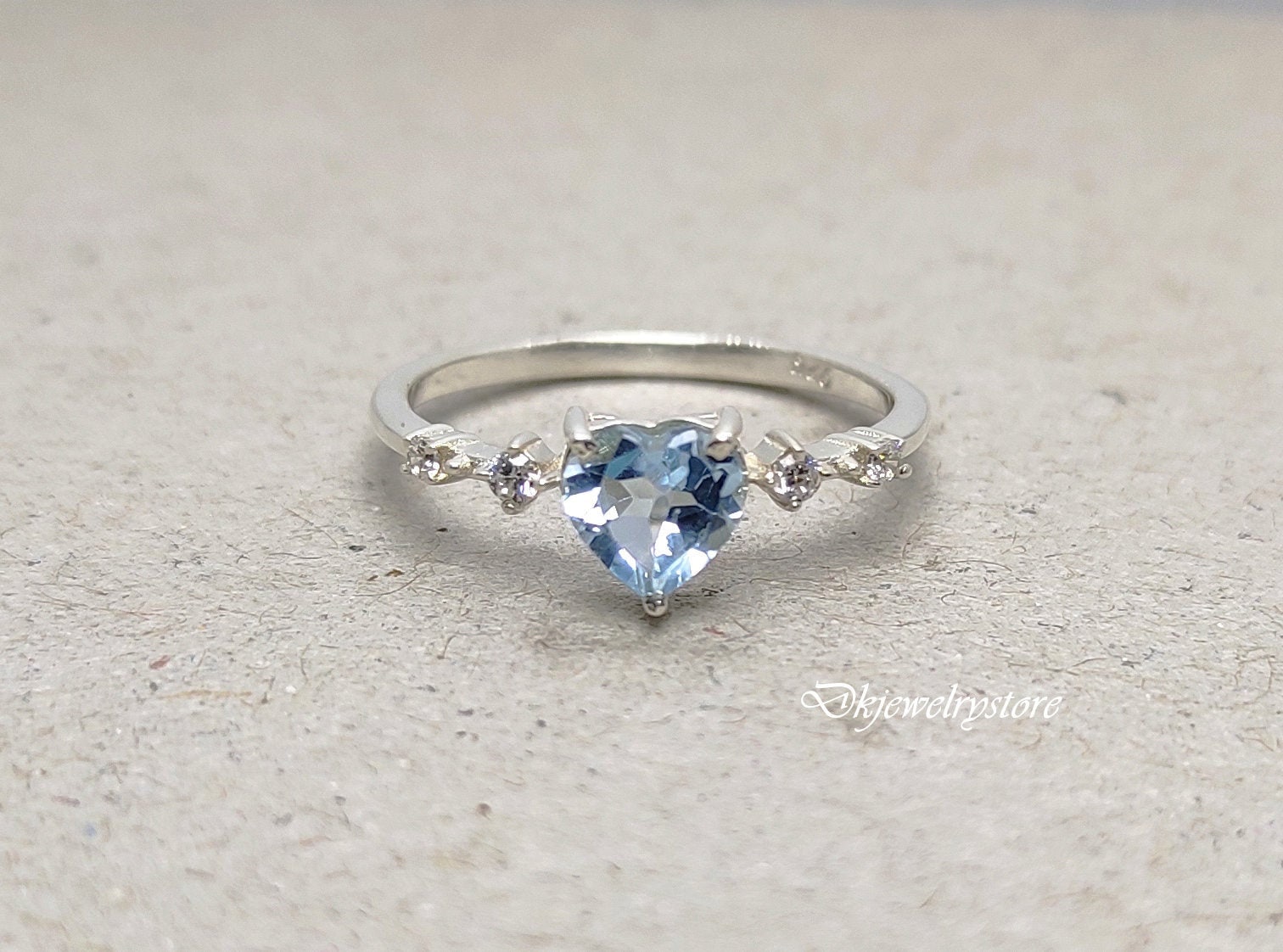 Sky Blue Topas Ring, Herz Form Stein, Rosegold Eternity Kristall, Ehering, Muttertagsgeschenk von Dkjewelrystore