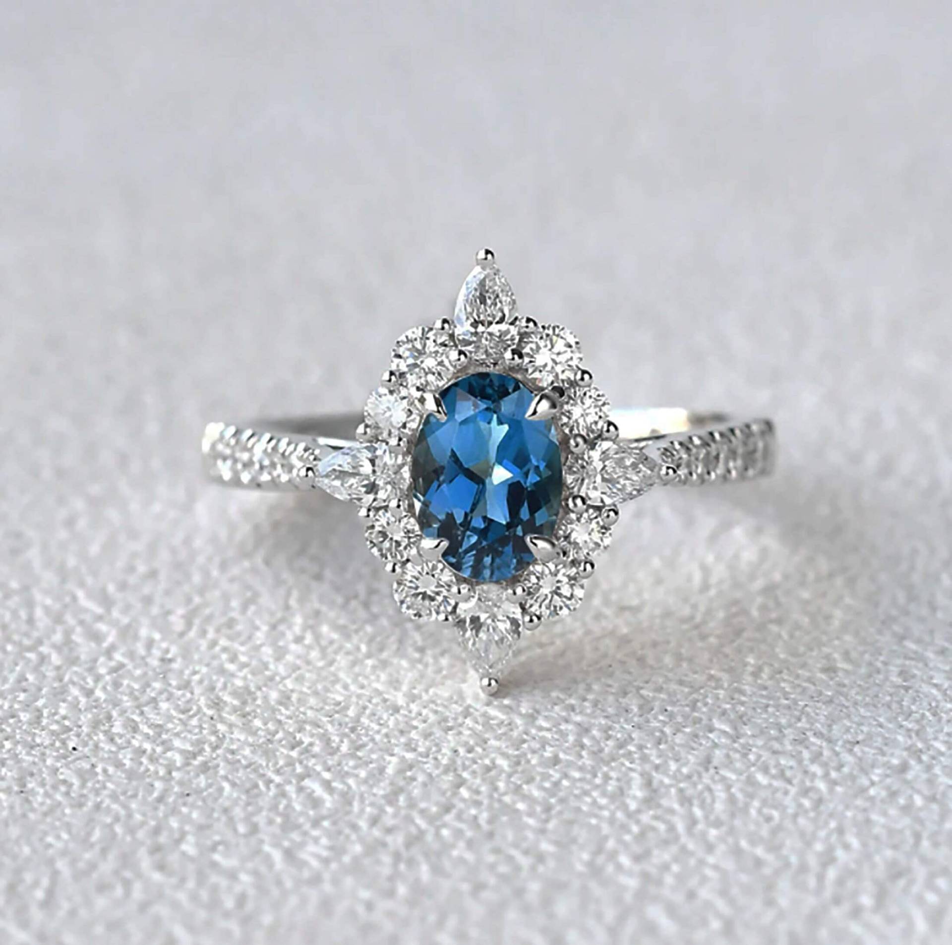 London Blauer Topas Ring, Halo Ring Ehering, Jubiläum Dezember Geburtsstein, Halloween von Dkjewelrystore