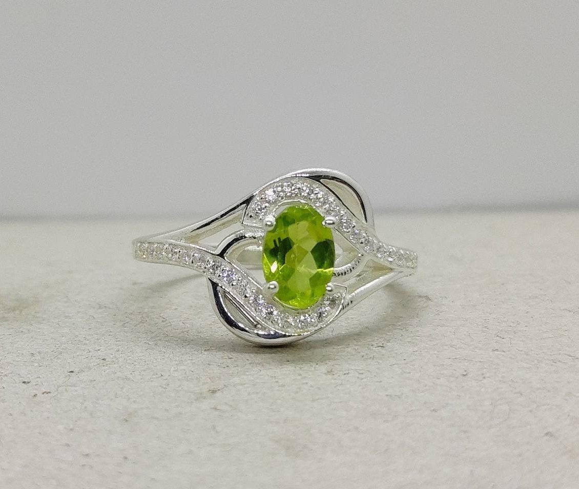 Vintage Peridot Ring, Gold Ring Cartier, Antiker Ehering, Cocktail August Geburtsstein von Dkjewelrystore