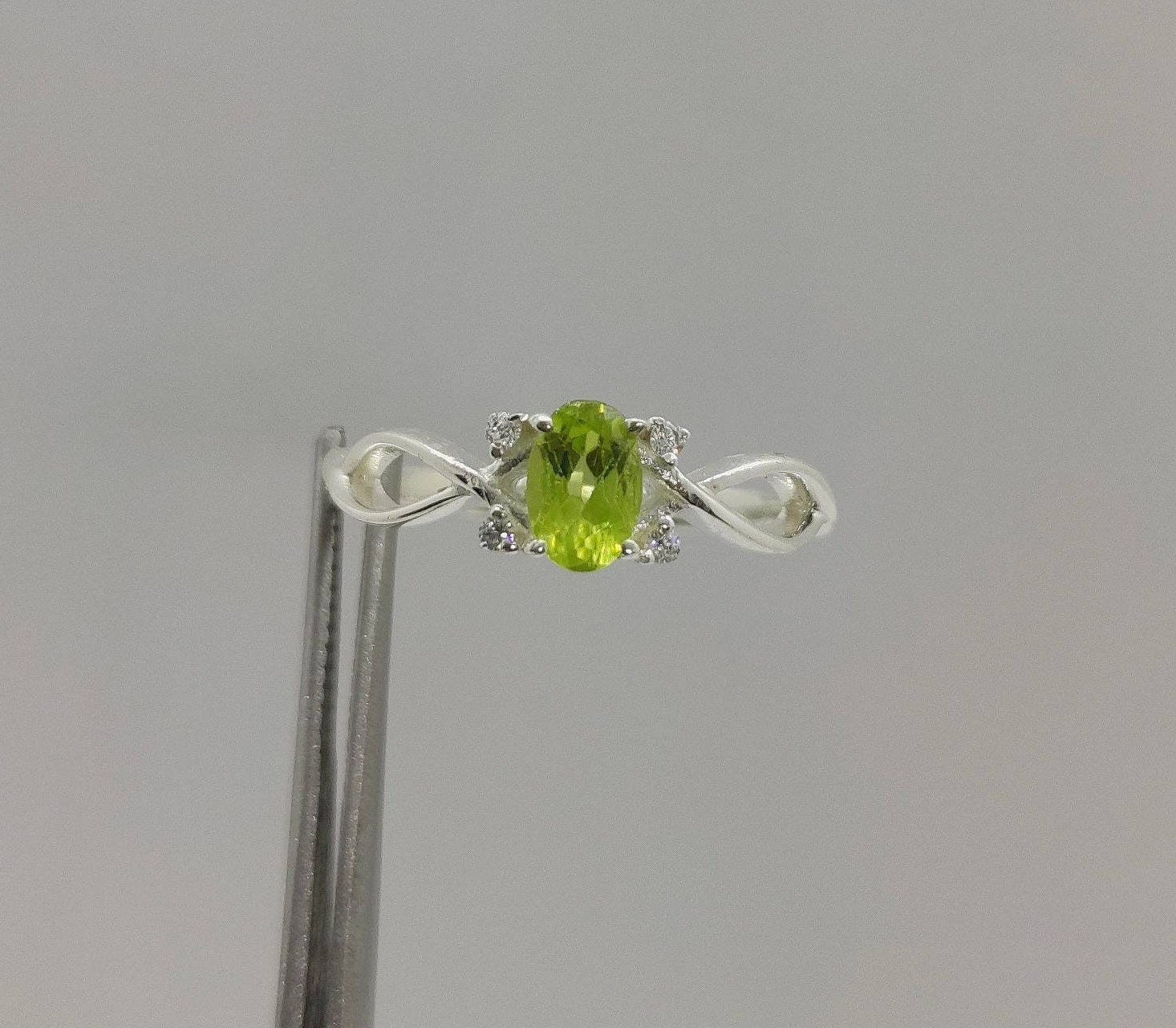 Vintage Peridot Ring, Antiker August Geburtsstein, Edelstein Geburtsstein Schmuck, Geschenk Für Sie Vintage Peridot Ring, Antiker August Geburtsstein, Edelstein Geburtsstein Schmuck, Geschenk Für Sie von Dkjewelrystore