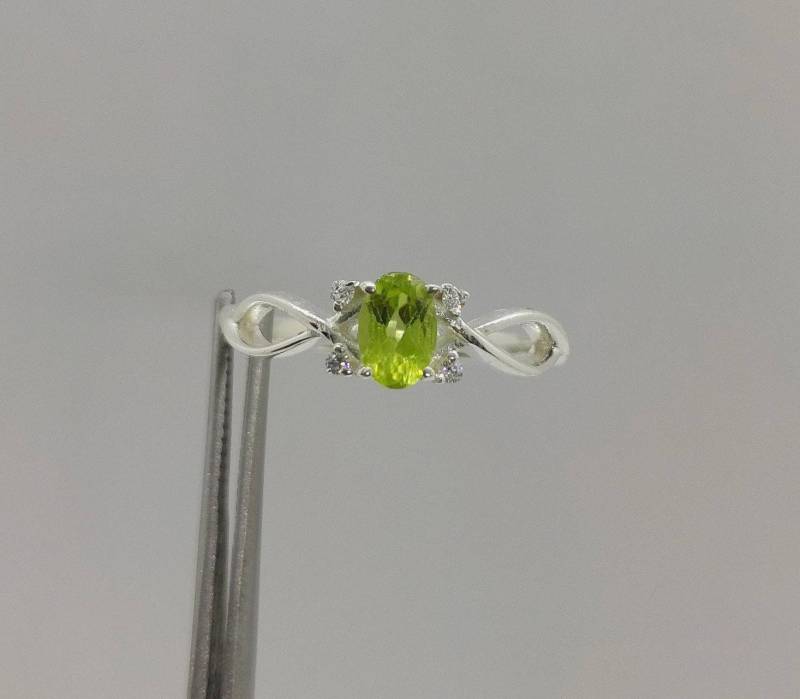 Vintage Peridot Ring, Antiker August Geburtsstein, Edelstein Geburtsstein Schmuck, Geschenk Für Sie von Dkjewelrystore