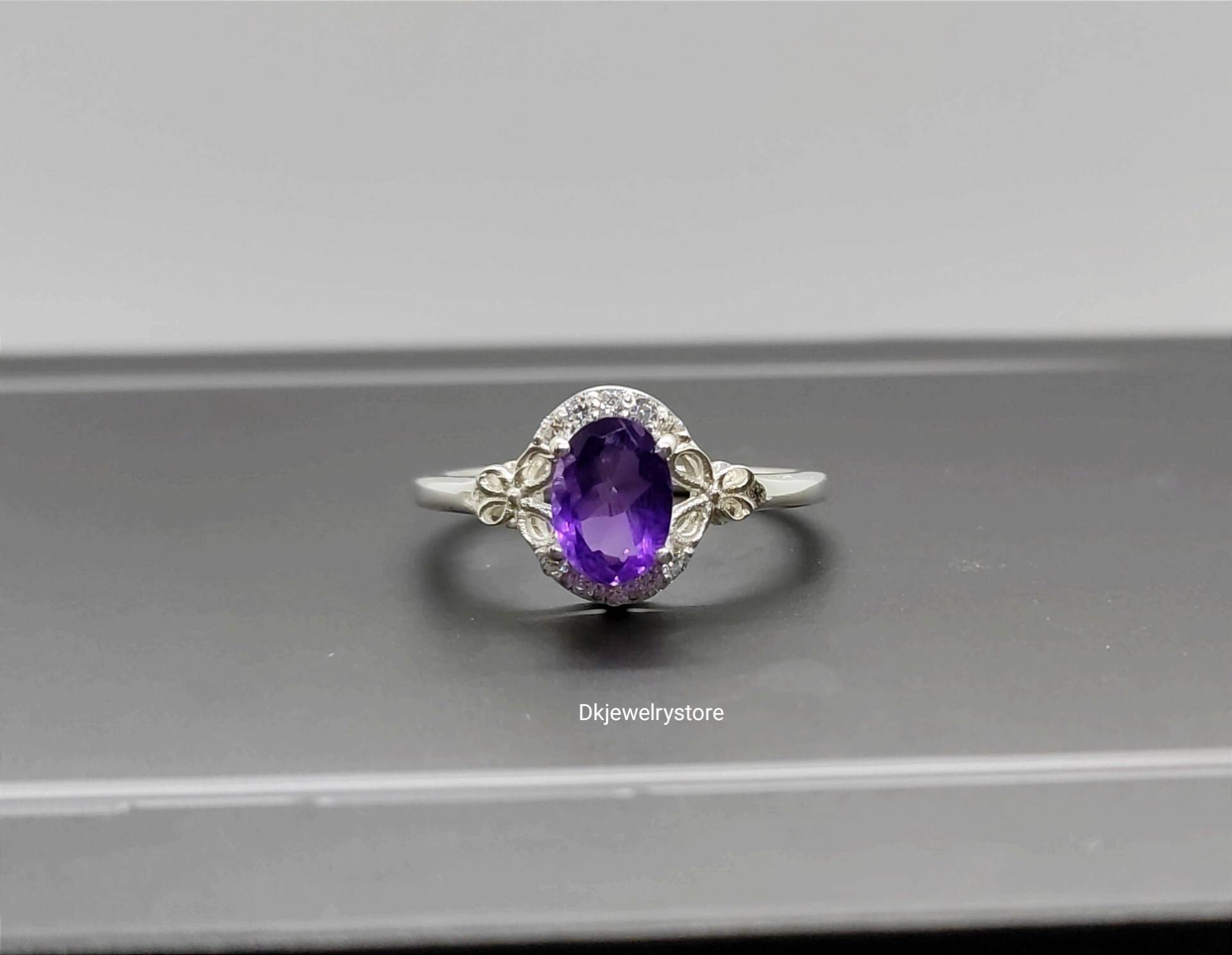 Zierlicher Lila Amethyst Ring, Februar Geburtsstein, Stapelring, 925 Sterling Silber, Versprechen Ring Amethyst, Geschenk Für Sie Zierlicher Lila Amethyst Ring, Februar Geburtsstein, Stapelring, 925 Sterling Silber, Versprechen Ring Amethyst, Geschenk Für Sie von Dkjewelrystore