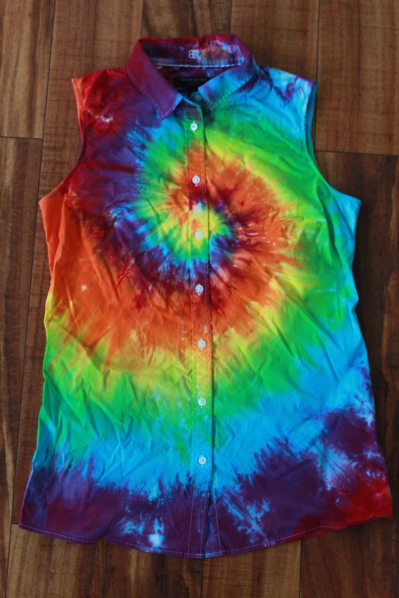 Krawatte Farbstoff Banana Republic Button Up Tank Top | Größe 8 Upcycled von DoYouDreamOutLoud