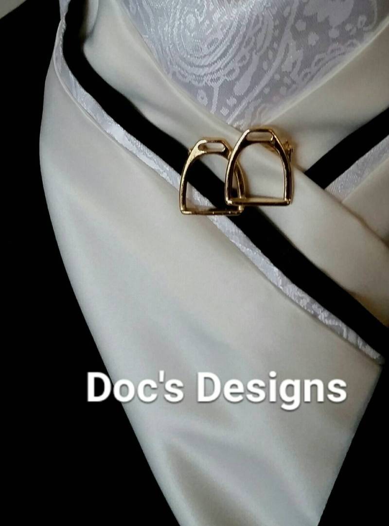 Doc Es Designs Elfenbein, Schwarz Und Weiß Paisley Dressur Plastron von DocsDesigns1