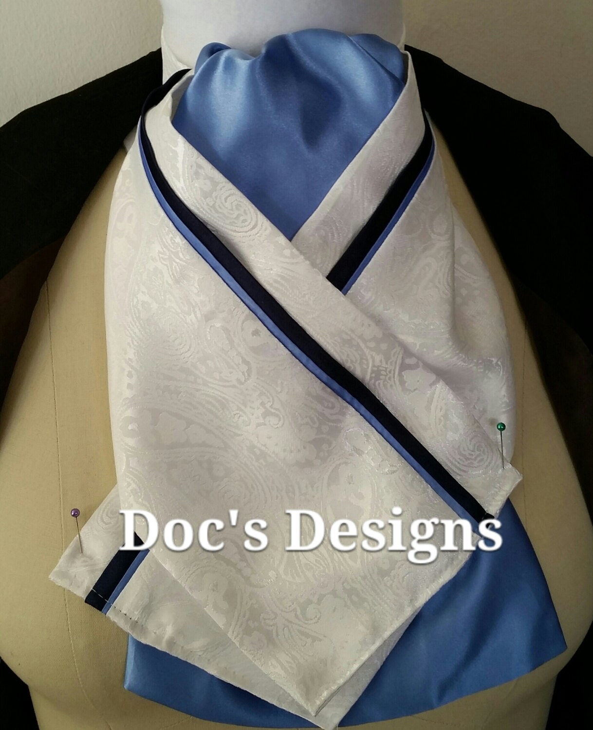 Doc Es Designs Silber, Schwarz Und Weiß Dressur Plastron von DocsDesigns1