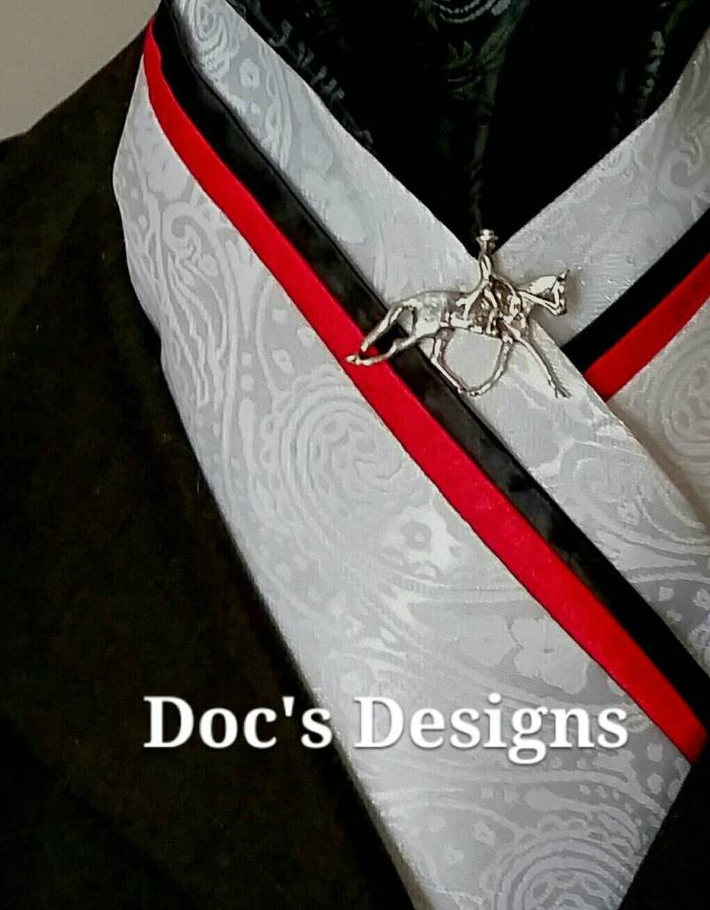 Doc Es Entwirft Schwarz, Rot Und Weiß Paisley Dressur Plastron von DocsDesigns1