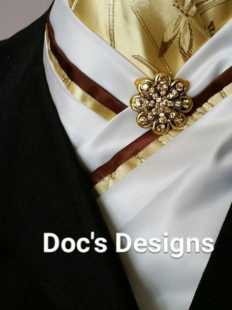 Doc S Designs Gold Libellen, Schokolade Und Elfenbein Dressur Stock Krawatte von DocsDesigns1