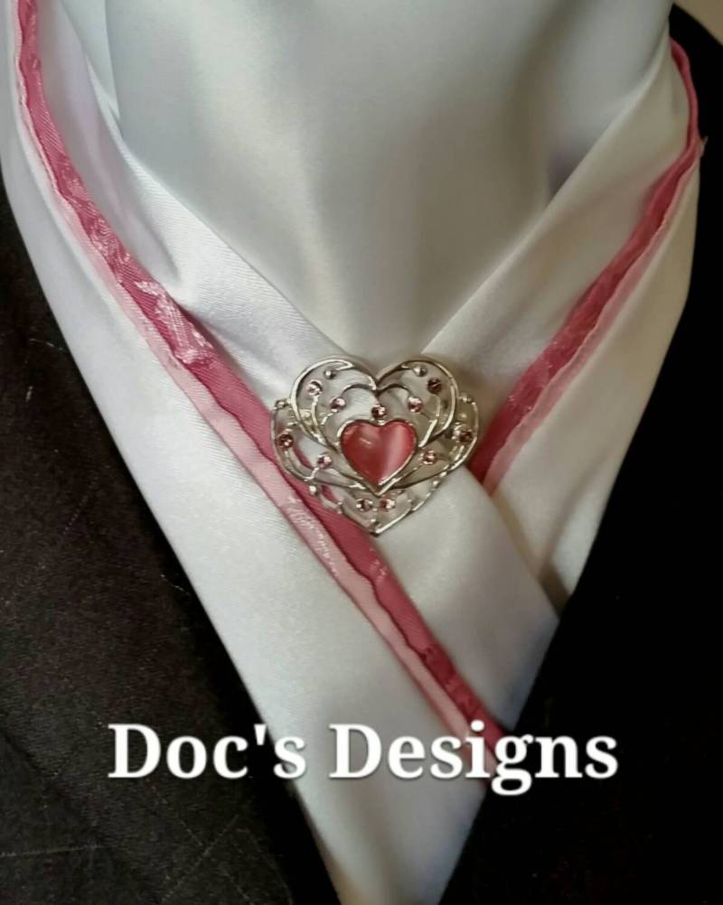 Doc's Designs Weiss Matt & Rosa Rosen Dressur Hat Tie von DocsDesigns1