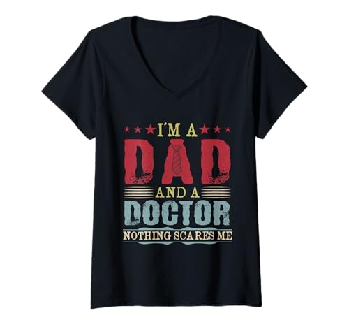 Damen I'm A Dad and A Doctor Nothing Scares Me Father's Day T-Shirt mit V-Ausschnitt Damen I'm A Dad and A Doctor Nothing Scares Me Father's Day T-Shirt mit V-Ausschnitt von Doctor Father's Day Costume