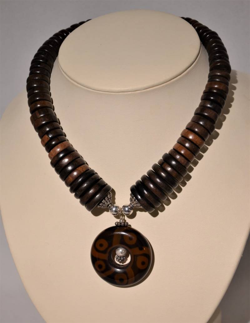 Pukalet Holz Halskette von DodieStewartDesigns