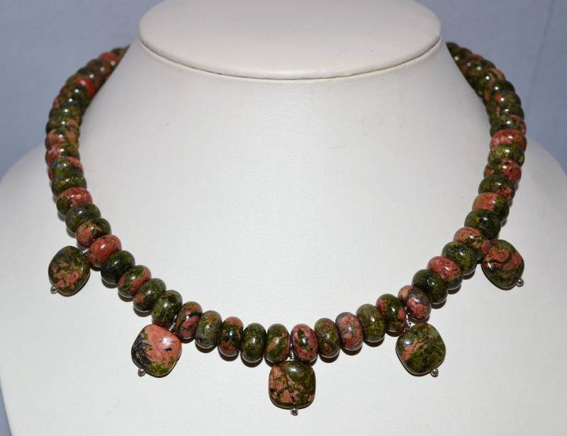 Unikit Halskette & Ohrringe von DodieStewartDesigns