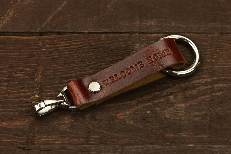 Hellbraun Leder Schlüsselanhänger 2 Karabinerverschlüsse Schlichte Herren Schlüsselhalter Jahrestag Geschenk Für Mann Papa von DodoLeather