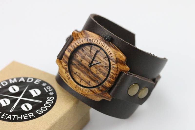 Herren Retro Leder Manschette Uhr Dunkelbraune Holz Für Männer Antike Bronze Lederarmband Lederarmbanduhr Vintage von DodoLeather
