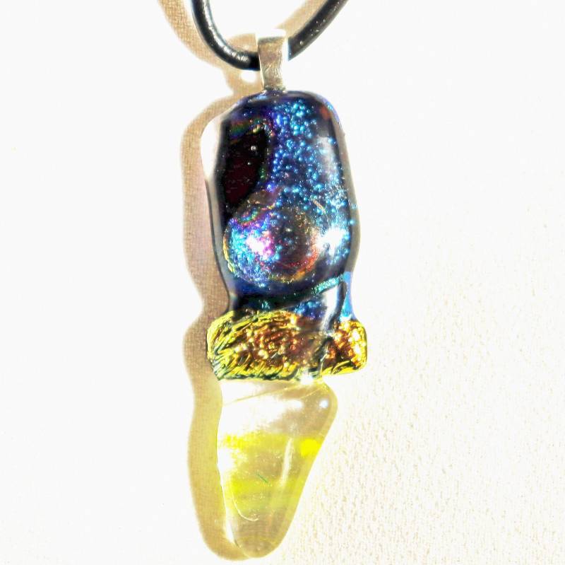 Geschmolzenem Glas Anhänger "Rock Star 1" von DogRockGlassDesign